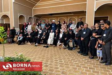 Europeiska turister välkomnar muharram-ceremonier