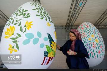 Färgade jätteägg i Teheran för att välkomna nowruz