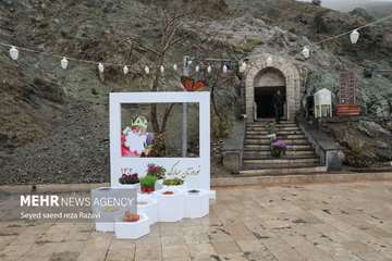 Turister besöker Naturbron i Teheran under nowruz