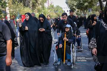 Arbain-vandring genom iranska städer