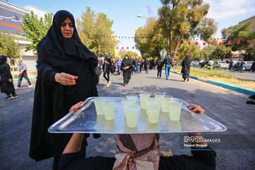 Arbain-vandring genom iranska städer