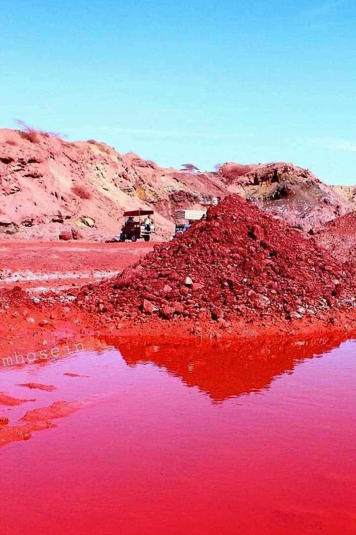 Röda stranden på ön Hormoz