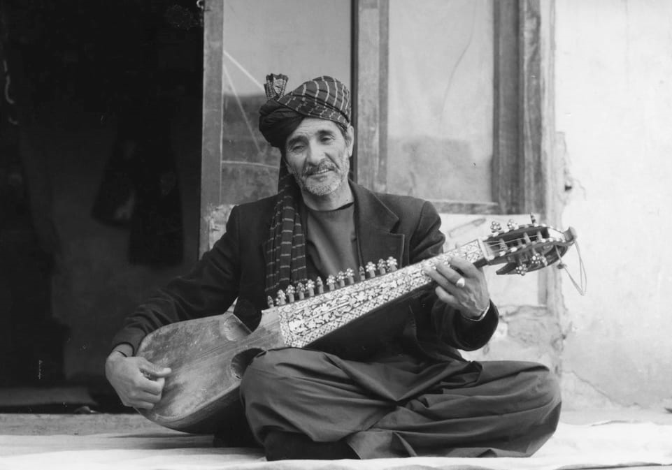 Robab, persiskt musikinstrument