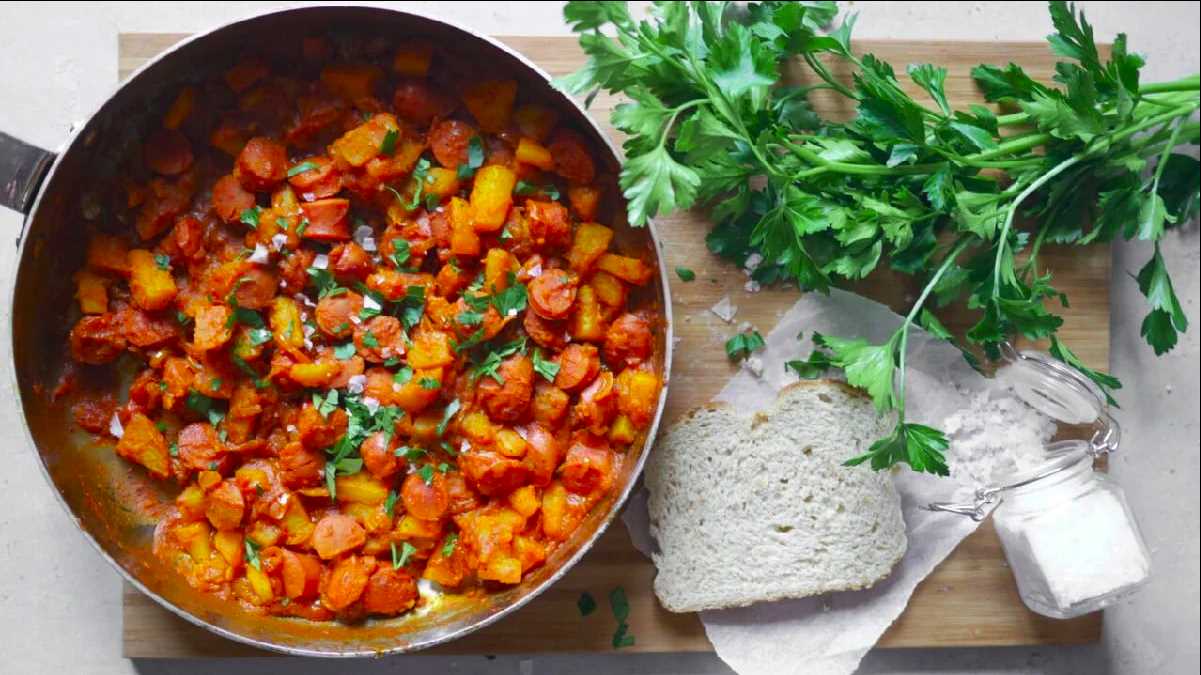 Sosis bandari med stekt potatis, gott och enkelt att tillaga
