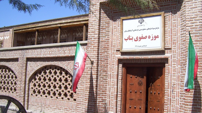 Bonab Safavid Museum, en samling gamla föremål i ett historiskt hus